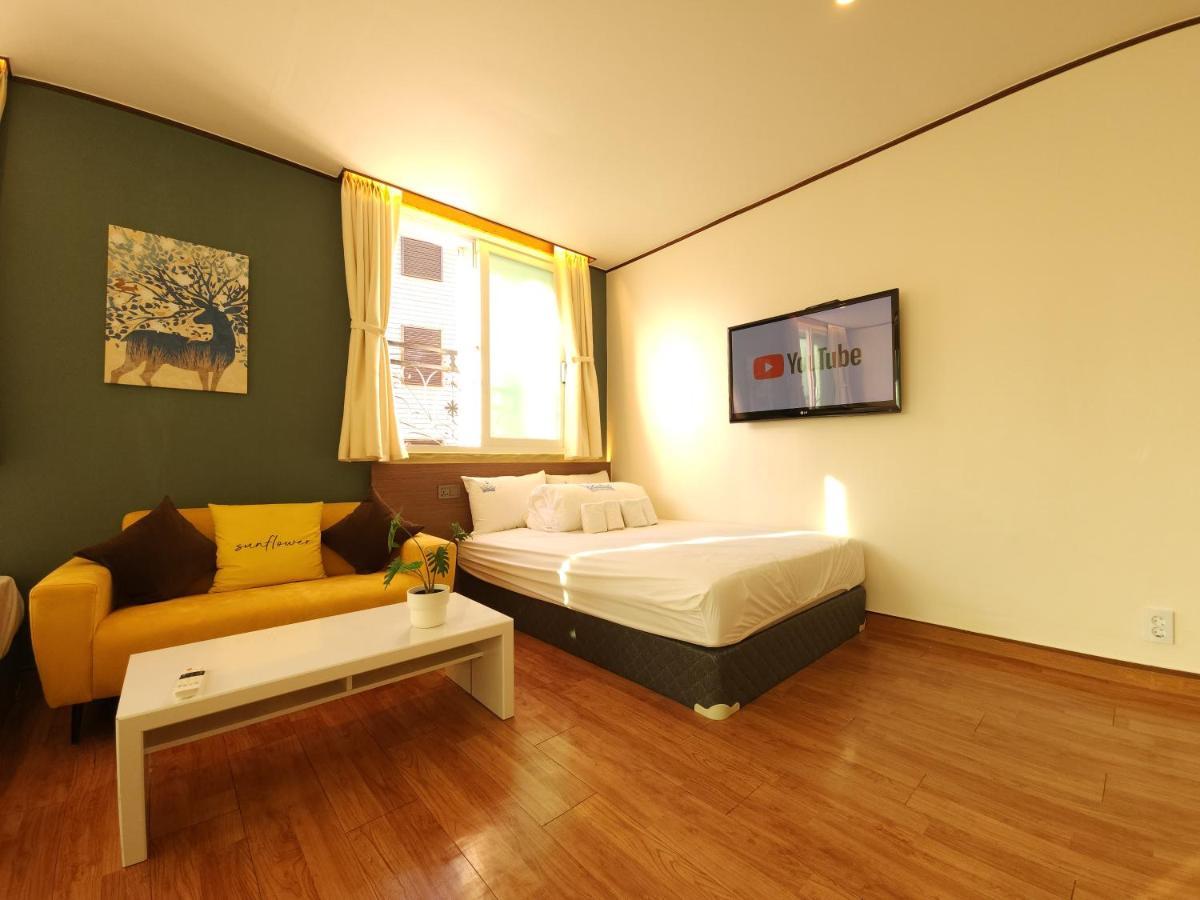 Oyo Hostel Myeongdong 5 Сеул Екстериор снимка