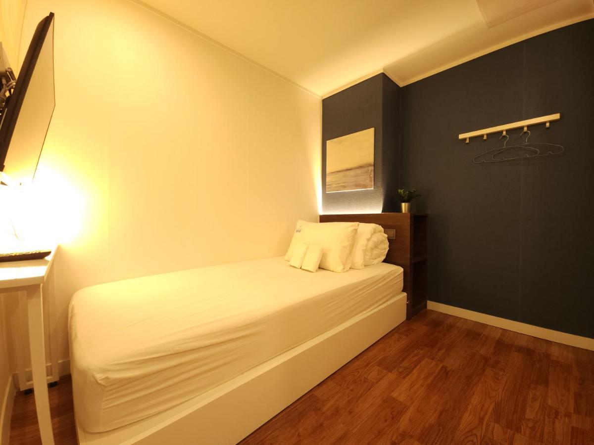 Oyo Hostel Myeongdong 5 Сеул Екстериор снимка