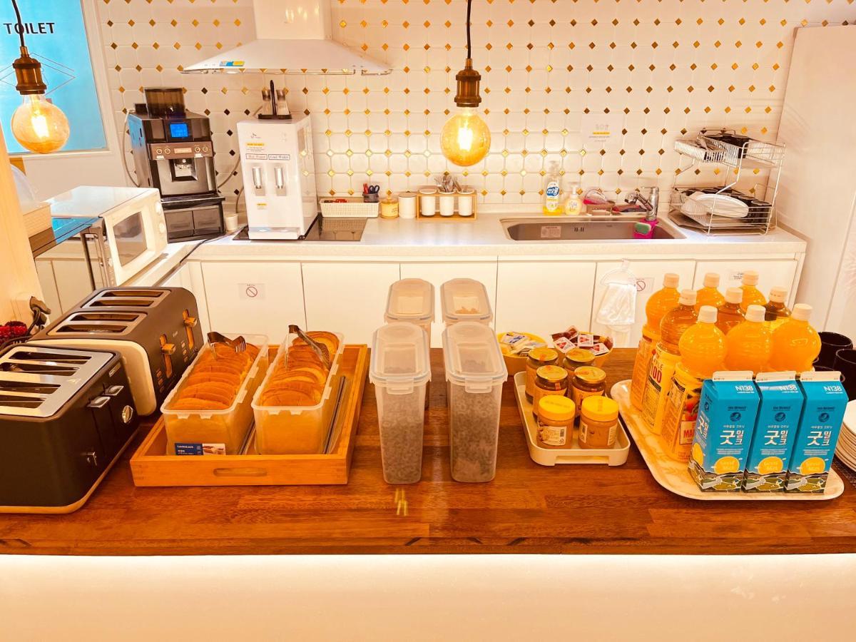 Oyo Hostel Myeongdong 5 Сеул Екстериор снимка